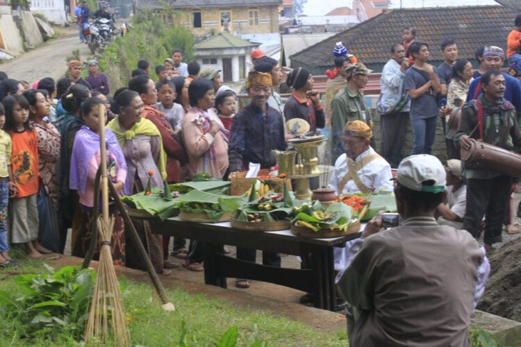 Mengenal Suku Tengger Asal Sejarah Adat Kebudayaannya