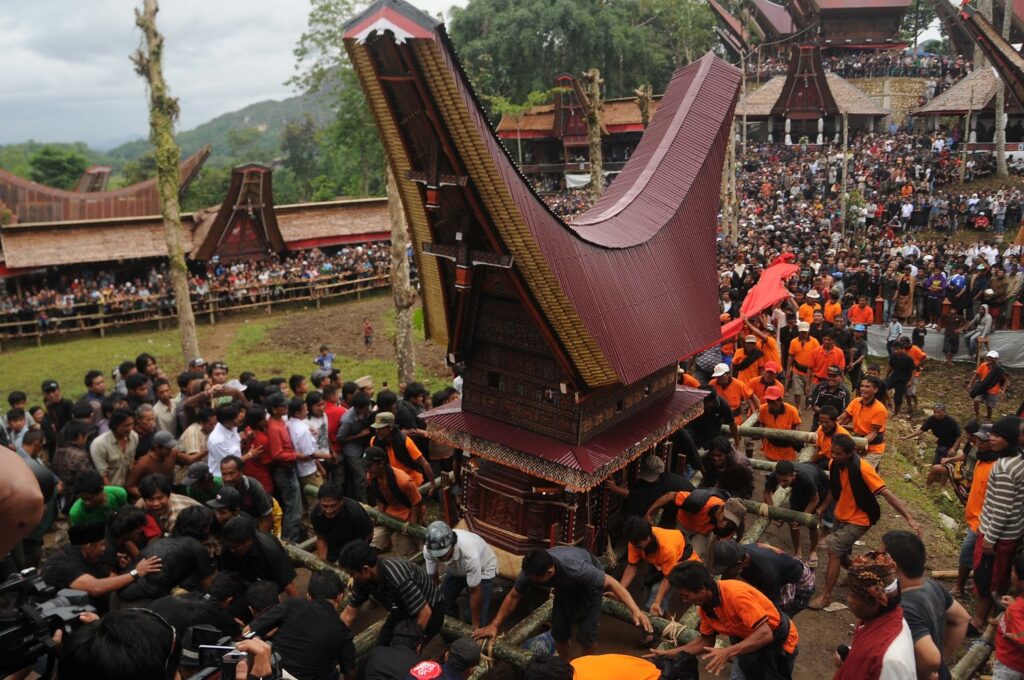 Upacara Rambu Solo, Pesta Pemakaman Unik Khas Toraja (sumber: Obsession News)