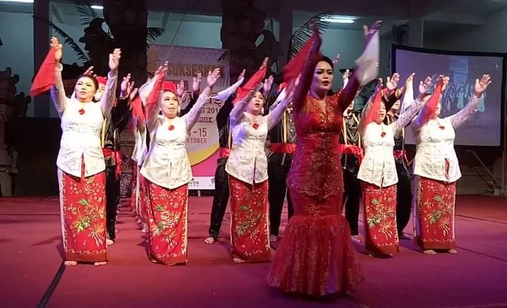 Pertunjukan tarian maengket