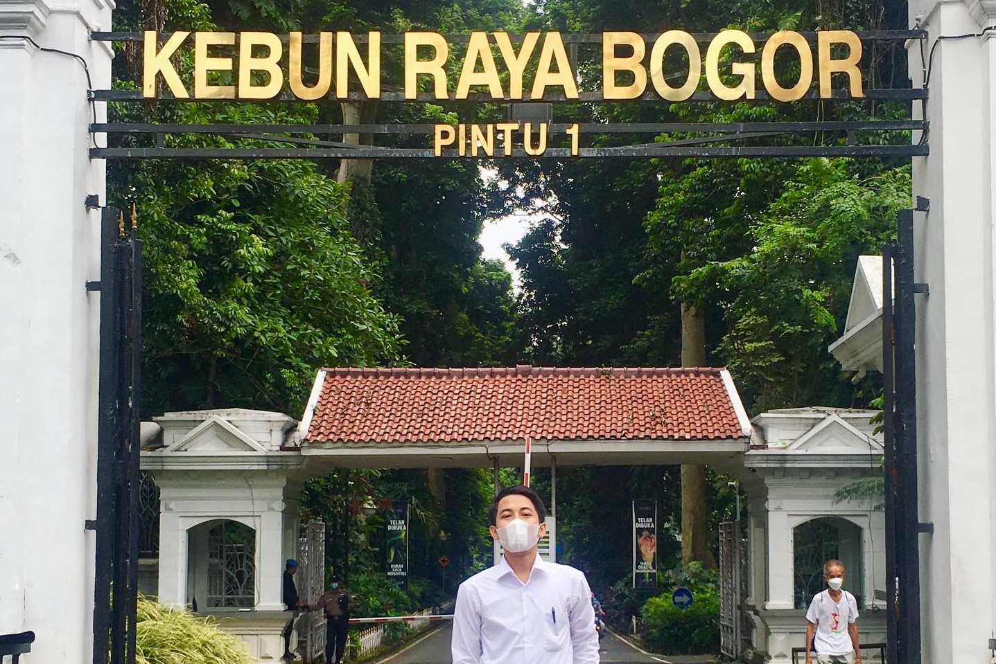 Gerbang Kebun Raya Bogor (Sumber: @afik.almaliki on Instagram)