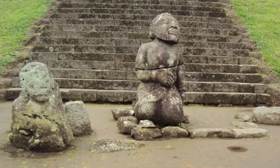 Patung Misteri di Candi Cetho (Sumber: Lazuva)