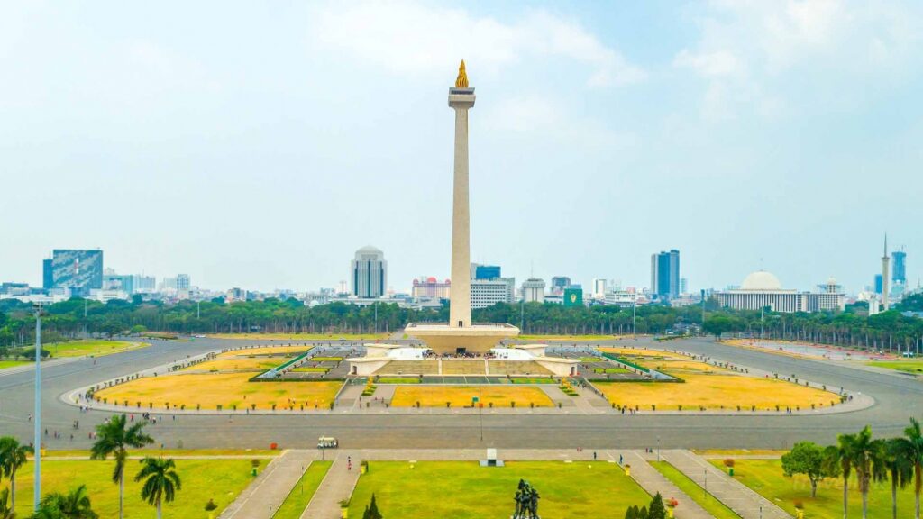 Monumen Nasional Simbol Semangat Perjuangan Bangsa Indonesia