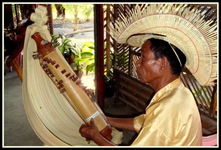 Alat Musik Tradisional Sasando: Kebudayaan Asli NTT