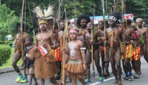 pakaian-adat-papua-salampapua,com