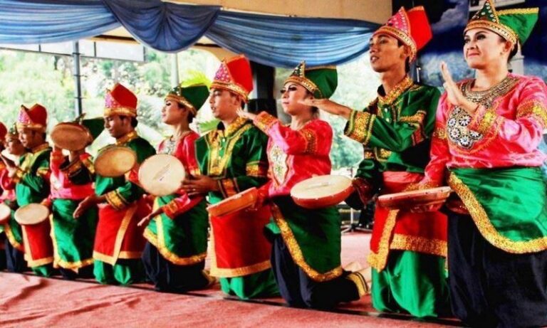 Tari Melinting Lampung Sejarah Properti And Ragam Geraknya 1520