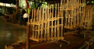 gambar-angklung-wikiwand,com