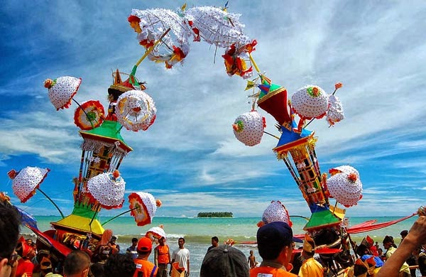 Upacara Tabuik, Tradisi Khas Masyarakat Sumatera Barat (sumber: Info Budaya)