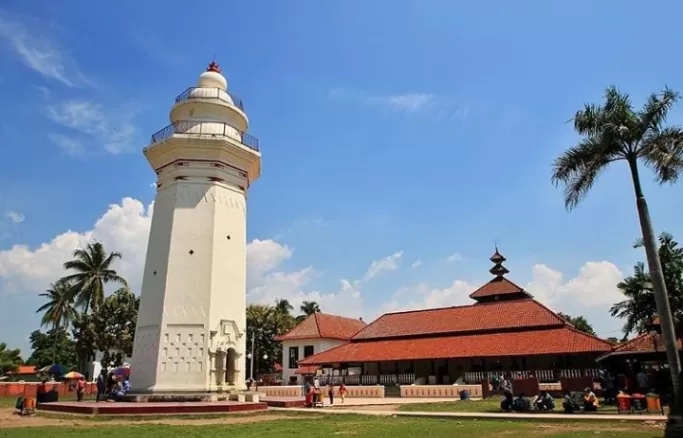 Masjid Agung Banten (sumber: Radar 24 News)