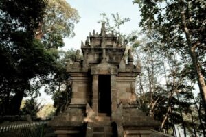 Candi Cangkuang (sumber: Travels Promo)