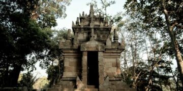 Candi Cangkuang (sumber: Travels Promo)