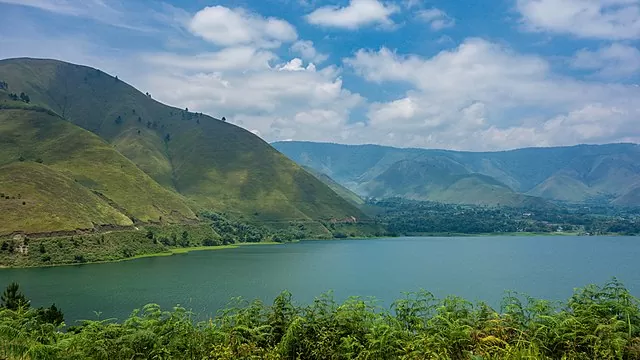 Legenda Danau Toba dan Pulau Samosir: Asal Usul & Ceritanya (Sumber : Wikipedia)