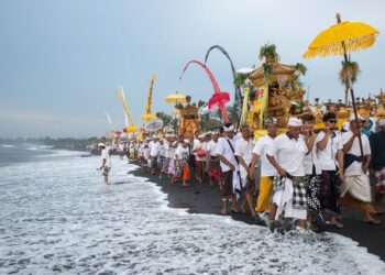 Upacara Melasti, Aktivitas Religi Sebelum Hari Raya Nyepi