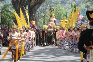 Labuh sesaji risalah doa